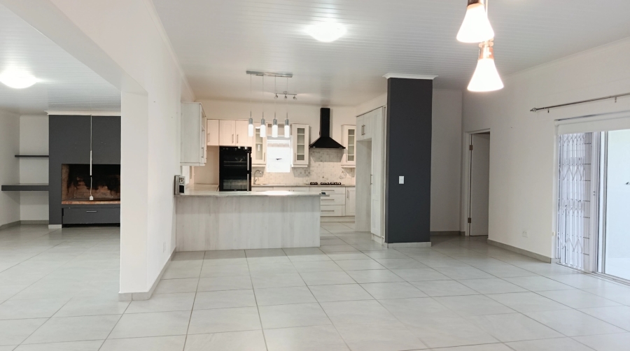 To Let 4 Bedroom Property for Rent in Oceanview Heights Western Cape